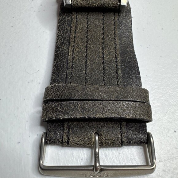 Vintage Fossil Square Watch Distressed Leather and Thin Strap Band Date Display - Picture 4 of 6